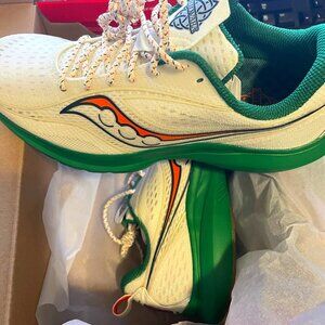 Saucony Kinvara 13 Running Shoes Women's SIZE 9 Irish Cream(New in Box)